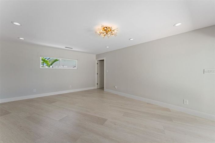 Image No.61-4 Bed Property for sale