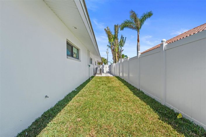 Image No.66-4 Bed Property for sale