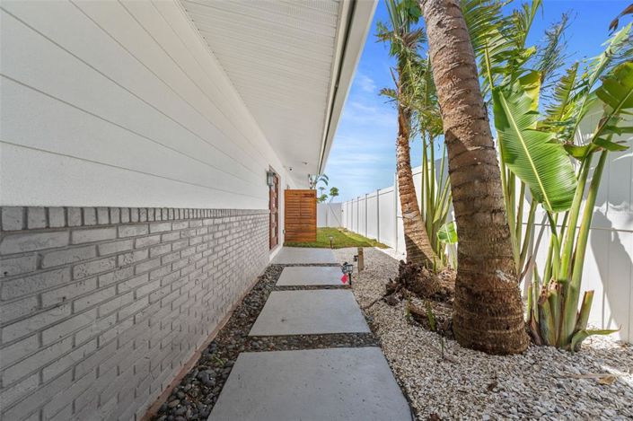 Image No.69-4 Bed Property for sale