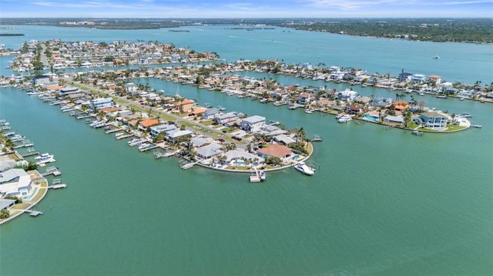 Image No.71-4 Bed Property for sale