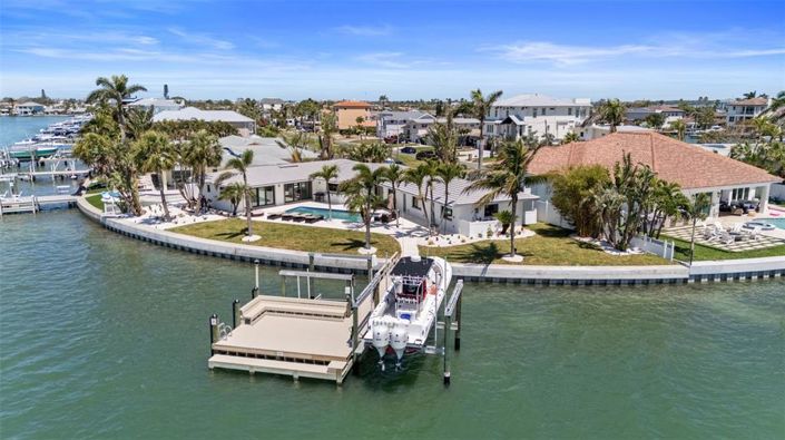 Image No.72-4 Bed Property for sale