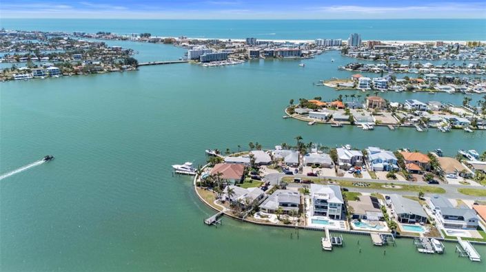 Image No.77-4 Bed Property for sale