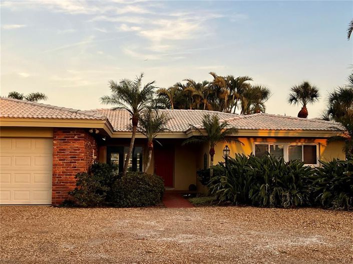 Image No.10-2 Bed Property for sale