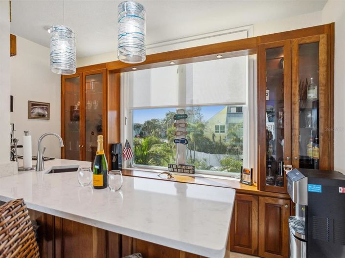 Image No.10-4 Bed Property for sale