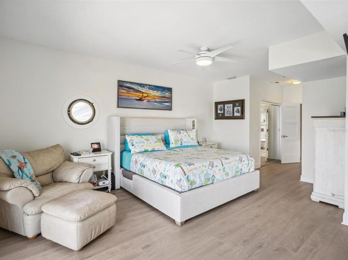 Image No.26-4 Bed Property for sale