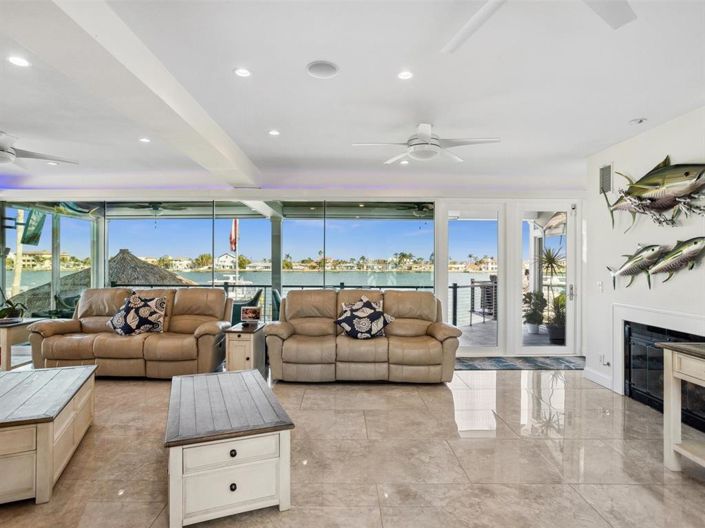 Image No.4-4 Bed Property for sale