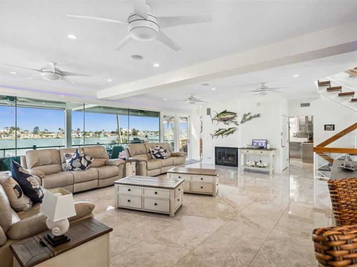 Image No.5-4 Bed Property for sale