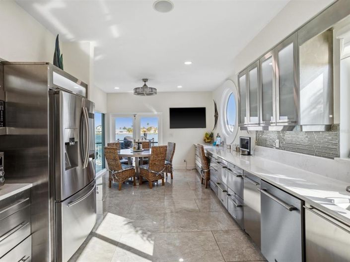 Image No.61-4 Bed Property for sale