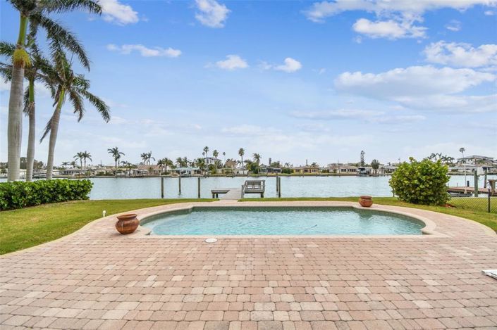 Image No.17-3 Bed Property for sale