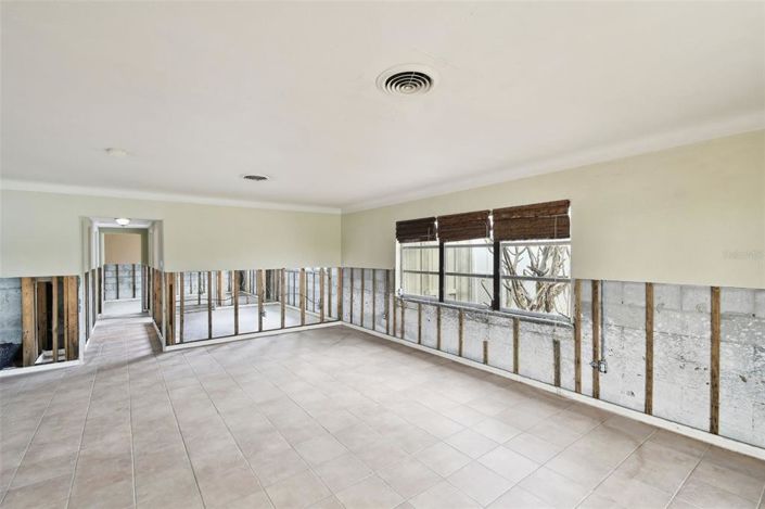 Image No.37-3 Bed Property for sale