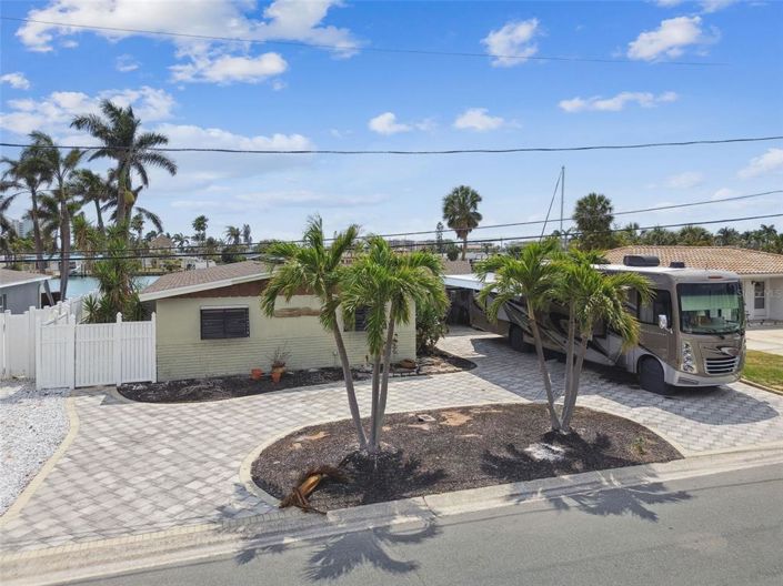 Image No.60-3 Bed Property for sale