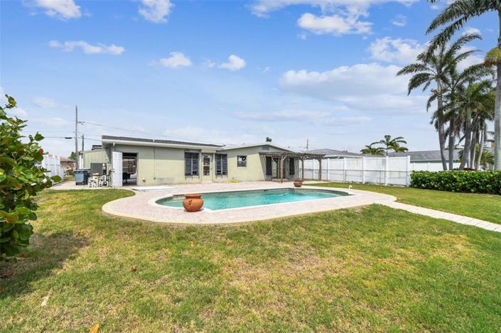 Image No.8-3 Bed Property for sale