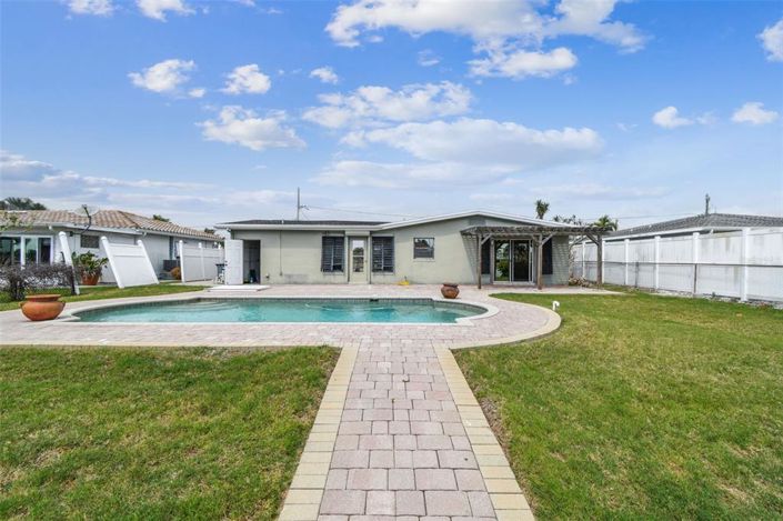 Image No.9-3 Bed Property for sale