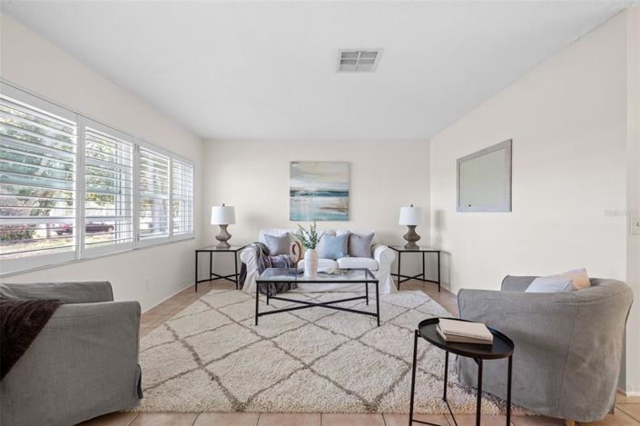 Image No.14-3 Bed Property for sale