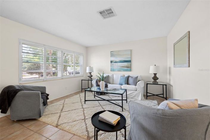 Image No.15-3 Bed Property for sale