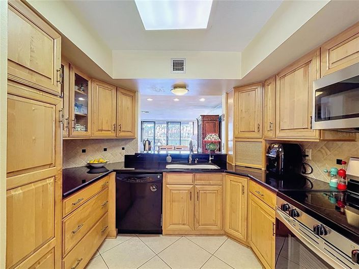 Image No.22-3 Bed Townhouse for sale