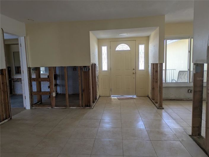 Image No.28-5 Bed Property for sale