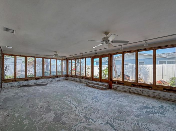 Image No.10-3 Bed Property for sale