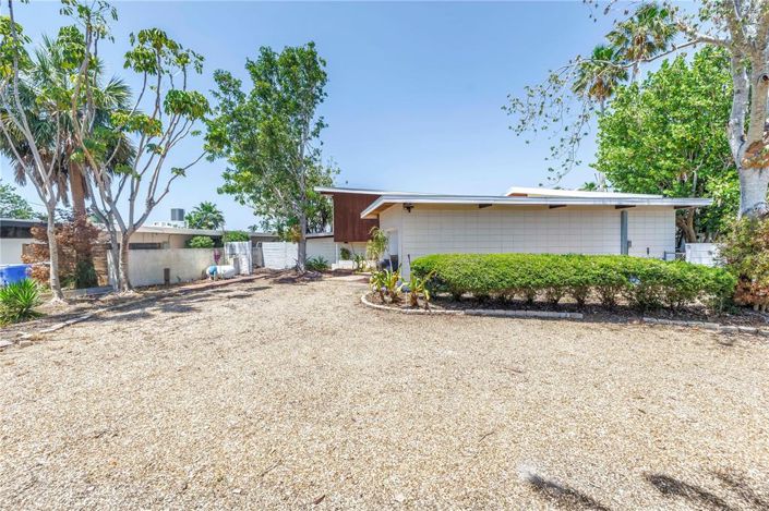 Image No.12-4 Bed Property for sale