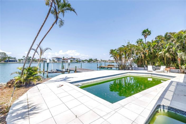 Image No.17-4 Bed Property for sale