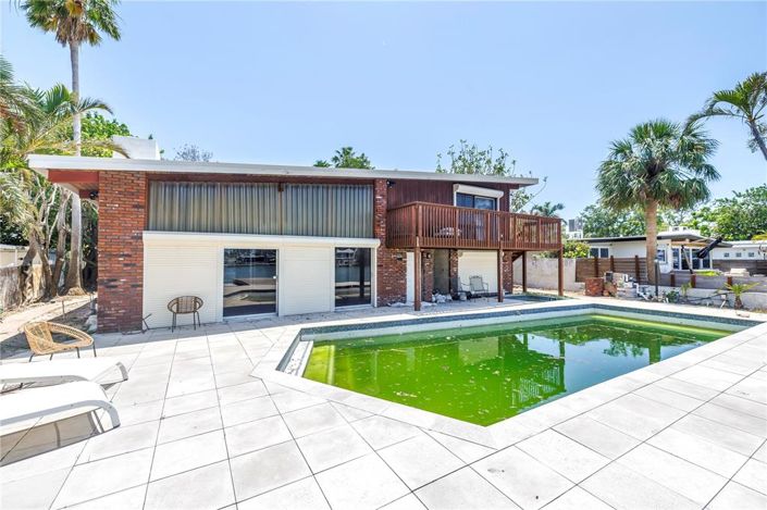 Image No.20-4 Bed Property for sale