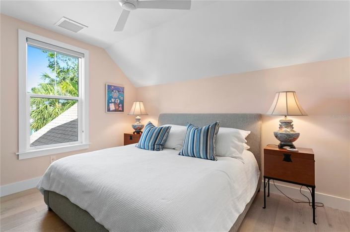 Image No.36-4 Bed Property for sale