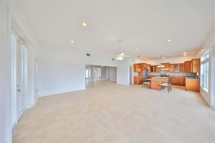 Image No.12-3 Bed Property for sale