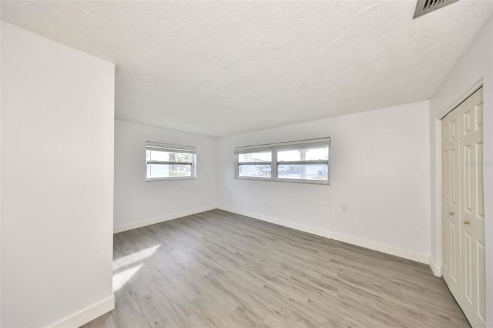 Image No.28-3 Bed Property for sale