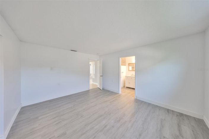 Image No.35-3 Bed Property for sale