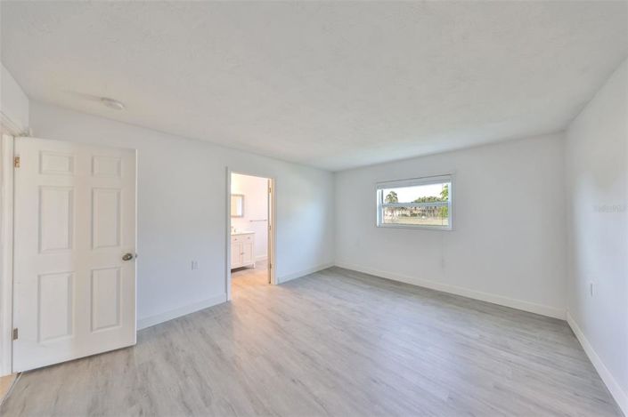 Image No.37-3 Bed Property for sale