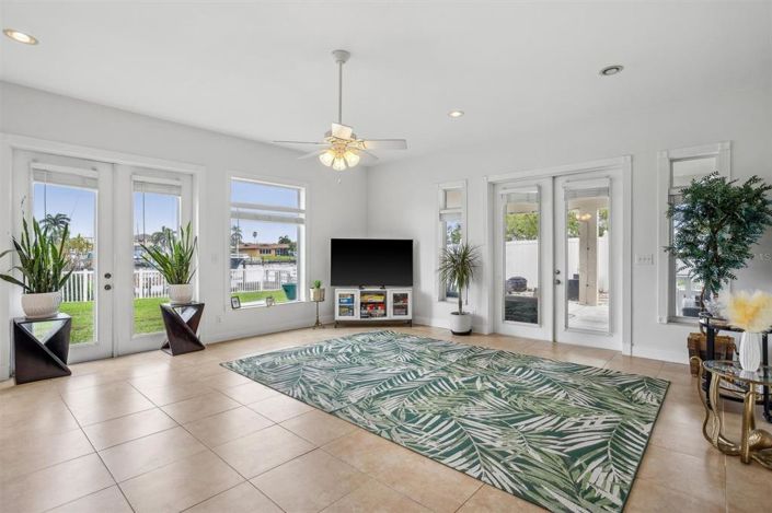 Image No.41-3 Bed Property for sale