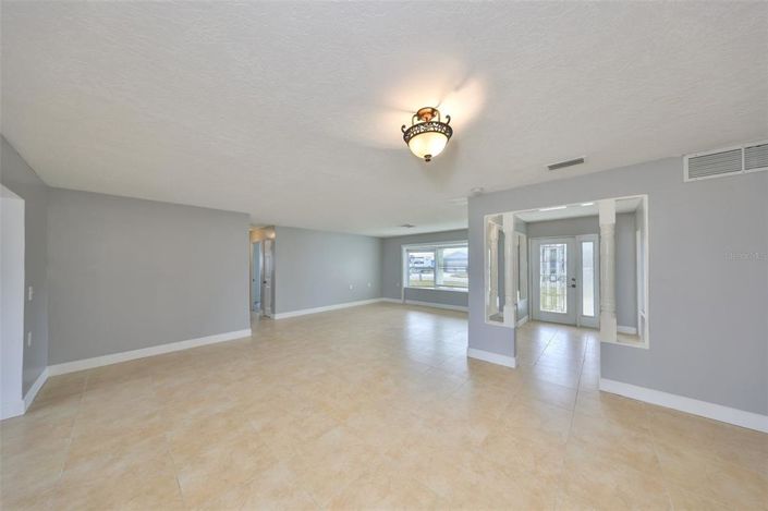 Image No.8-3 Bed Property for sale