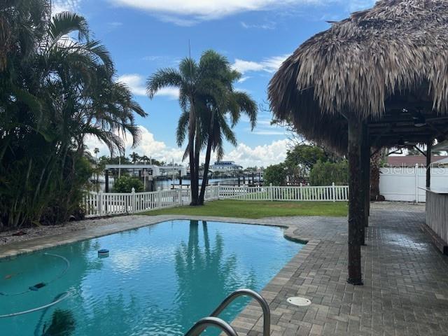 Image No.7-Propriété de 4 chambres à vendre à Treasure Island