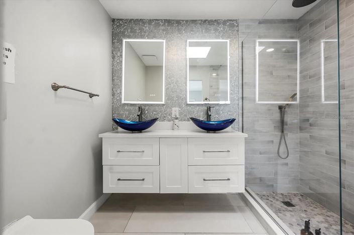 Image No.10-5 Bed Property for sale