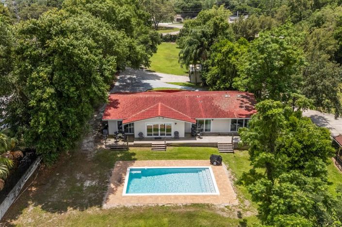 Image No.2-5 Bed Property for sale