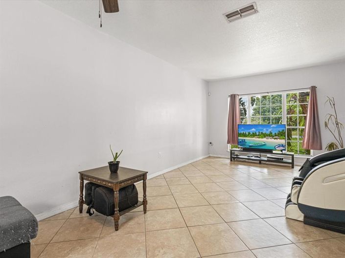 Image No.12-5 Bed Property for sale