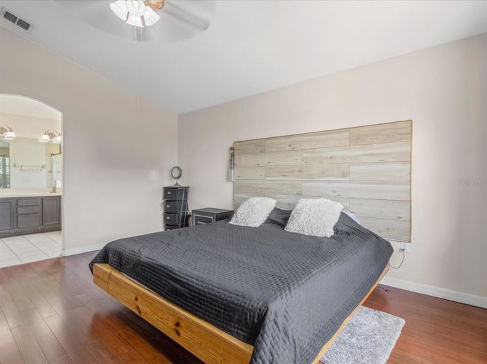 Image No.13-5 Bed Property for sale