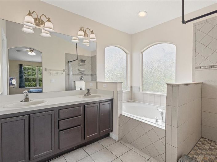 Image No.15-5 Bed Property for sale