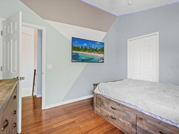 Image No.19-5 Bed Property for sale