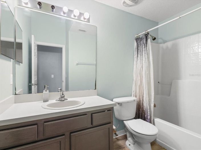 Image No.20-5 Bed Property for sale