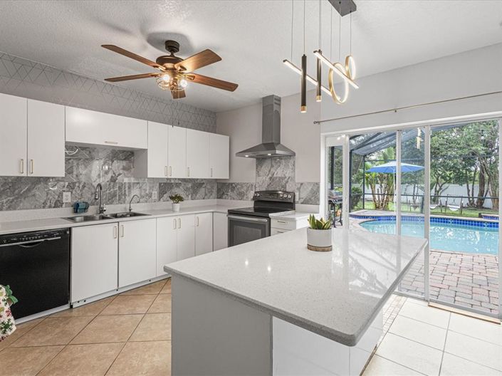 Image No.5-5 Bed Property for sale