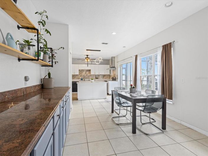 Image No.8-5 Bed Property for sale