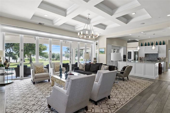 Image No.19-5 Bed Property for sale