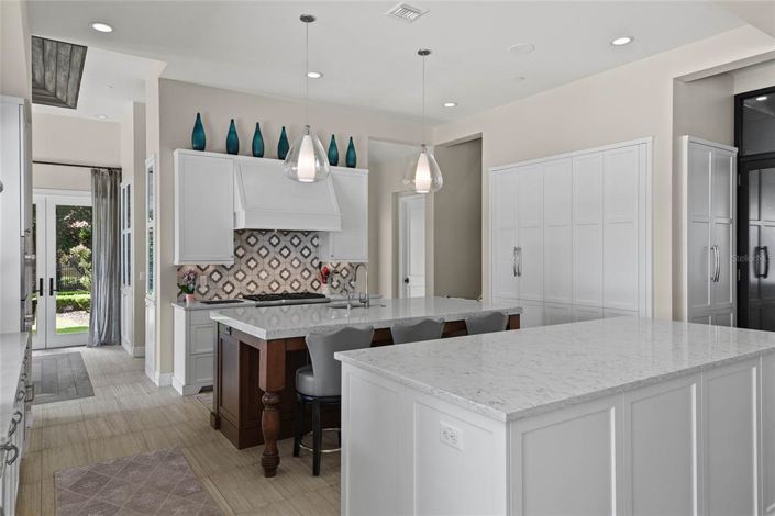 Image No.22-5 Bed Property for sale