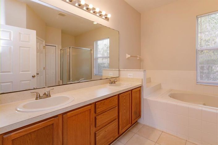 Image No.22-4 Bed Property for sale