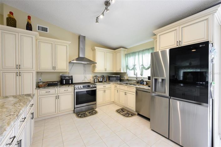 Image No.4-4 Bed Property for sale