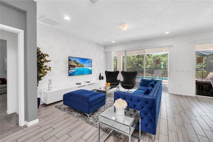 Image No.14-8 Bed Property for sale