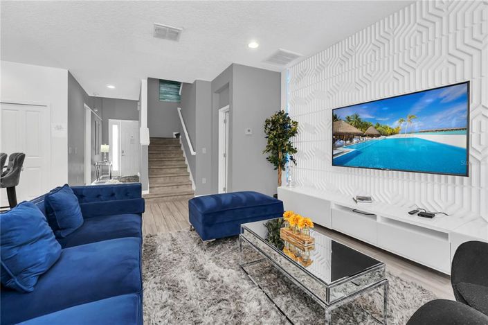 Image No.17-8 Bed Property for sale