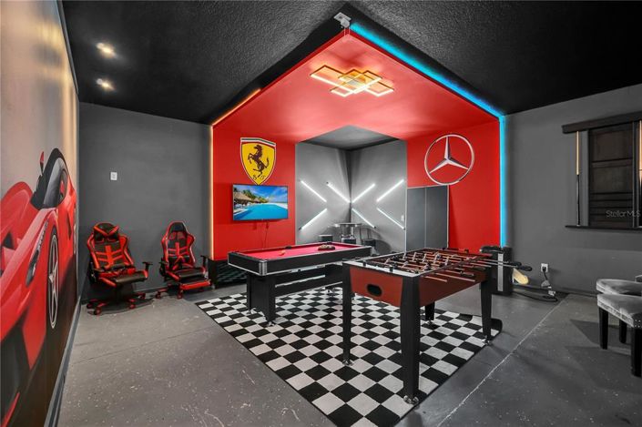 Image No.21-8 Bed Property for sale