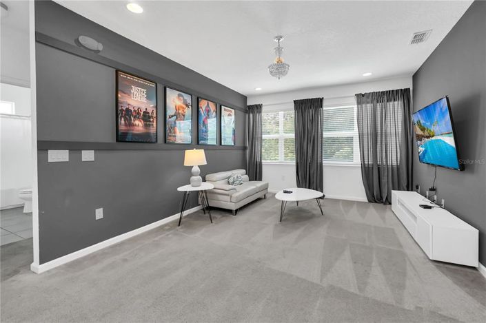 Image No.25-8 Bed Property for sale